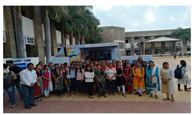 9)Participation of Students in Investor’s awareness Week rally with demo vehicle in college campus.